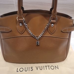 LOUIS VUITTON Epi Passy GM Cannelle